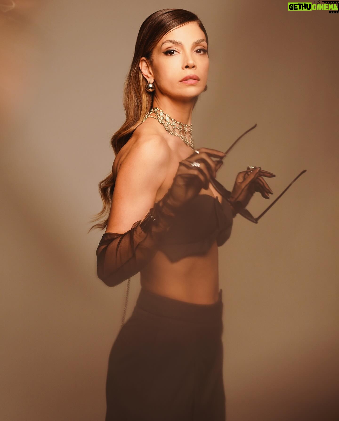 Eda Özerkan Instagram - I know what you’re doing!✨😎 Photo/ @kaan.turkerr @the.studio.zero Hair&make up/ @gokhancigeroglu Styling/ @betulcapkurr Manager/ @abdullahbulutmanagement @katicoban 🙏🏻🫶🏻🌸 #edaözerkan #edaozerkan #aniyakala #hayatandanibarettir #in #instagram #instagood #instalike #instadaily #instamood #instafashion #instalove #instadog #instacool #instaphoto #instaphotography #instatravel #instaart #instafollow #instavideo #instahair #instagamer #instabook #instajewelry #instabeauty #instalikes #instadraw Ve sonsuuuuzzzz olasılıklarım neler?🍀
