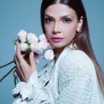 Eda Özerkan Instagram – İn white..🤍🦩

Photo/ @kaan.turkerr @the.studio.zero 
Hair&make up/ @gokhancigeroglu 
Styling/ @betulcapkurr
Manager: @abdullahbulutmanagement @abdullahbulutt @katicoban 
💐🫶🏻💫

#edaözerkan #edaozerkan #aniyakala #hayatandanibarettir #instagram #instagood #instalike #instadaily #instamood #instafashion #instalove #instadog #instacool #instaphoto #instatravel #instareels #instastyle #insta #in #instaphotography #instaphoto #instafit #instablogger #instalikes #book 

Sonsuz olasılıklarım neler?🍀