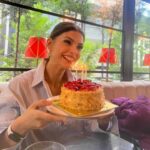 Eda Özerkan Instagram – Evettt…🎈

40’ı geride bıraktım🙊artık 41 kere maşallah diyeceksiniz!!:)))🤣hayatımda olmaması gereken olumsuz ne varsa geride bıraktım.🙏🏻An’a odaklanarak her günümü en iyi şekilde yaşıyorum🍀
Yeni yaşımda tüm mucizeleri,güzellikleri kendime çekmeyi seçiyorum.🪐
İyi ki varım🙏🏻💫iyi ki doğdum.🎂

Kendimi çok seviyorum ve teşekkür ediyorum.✨

Sonsuz olasılıklarım neler?ve benim için neler mümkün?🍀

11.03.2024⭐️

#edaozerkan #edaözerkan #anıyakala #hayatandanibarettir #in #instagram #instagood #instalike #instadaily #reelsinstagram #instamood #insta #instafashion #instatravel  #instacars #instacool #instafood #instareels #instastyle #instamoda #instafollow #instadesign #instaphoto #instaphotography #instabook #instavideo #instalikes