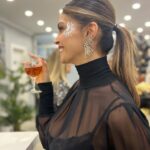 Eda Özerkan Instagram - Cheers..!🥂 Photo By; @senaseherozkan 🫶🏻 #nofilter #yesmakeup 💋 #edaözerkan #edaozerkan #anıyakala #hayatandanibarettir #nophotoshop #insta #instagram #instagood #instadaily #instafashion #instamood #instalike #instalove #instacool #instaphoto #instatravel #instafood #instareels #instamoda #instafollow #instadesign #instahair #instalikes #instabook #instablogger #instaphoto #instaphotography #instabeauty