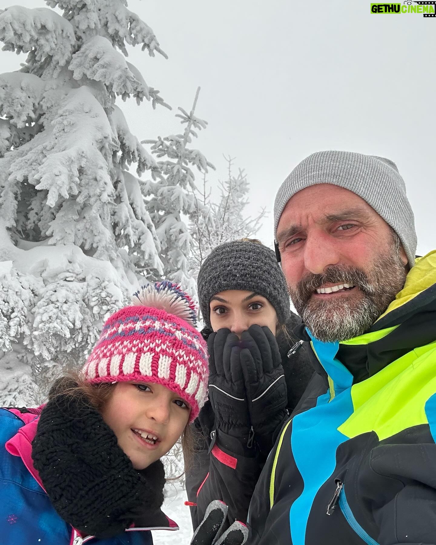 Eda Özerkan Instagram - my good family….❤️ @timuracar #elizkız #edaözerkan #edaozerkan #aniyakala #hayatandanibarettir #timuracar #in #instagram #instadaily #instalike #instagood #instamood #instafashion #instalove #instacool #instaphoto #instatravel #indtagirl #instacars #indtareels #instamoda #instastyle #instafollow #instahair #anıyakala #hayatandanibarettir #maşallah 🧿 Nasıl bu kadar şanslı oldum?🍀