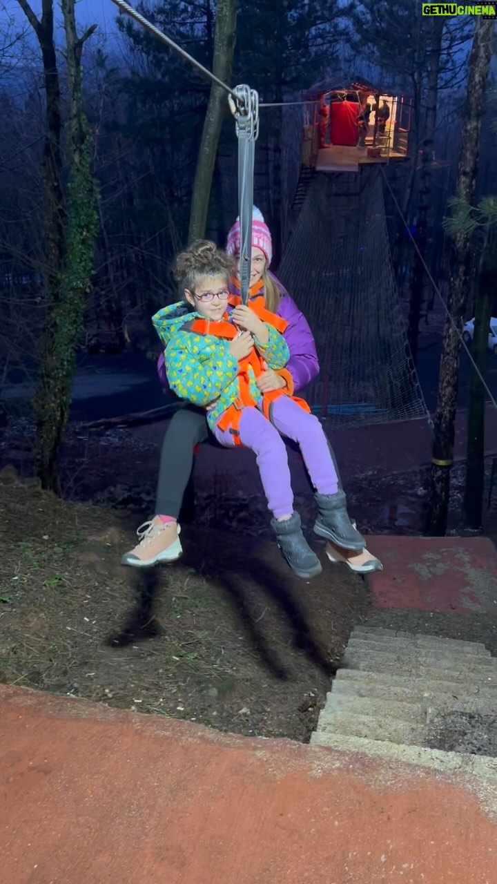 Eda Özerkan Instagram - Adrenalin bizim işimiz…🪂🤹🏻♀️ #elizkız ❤️ #edaözerkan #edaozerkan #aniyakala #hayatandanibarettir #instagram #instagood #instalike #instadaily #instamood #instafashion #instafashion #instacool #instastyle #instareels #instastyle #instamoda #instafollow #instafitness #instavideo #instaphoto #instaphotography #instabeauty #in #insta Sonsuz olasılıklarım neler?🍀