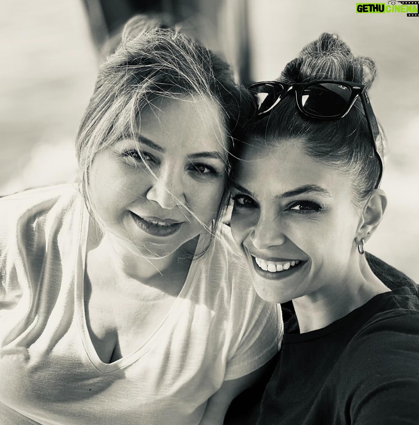 Eda Özerkan Instagram - Sister..🩷 @ebru.yesiloz1 🎈 #edaözerkan #edaozerkan #anıyakala #hayatandanibarettir #in #instagram #instagood #instalike #instadaily #reelsinstagram #instamood #insta #instafashion #instalove #instacool #instaphoto #instatravel #instacars #instareels #instastyle #instamoda #instafollow #instablog #instahair #instavideo #instaphotography #instablogger #instacats