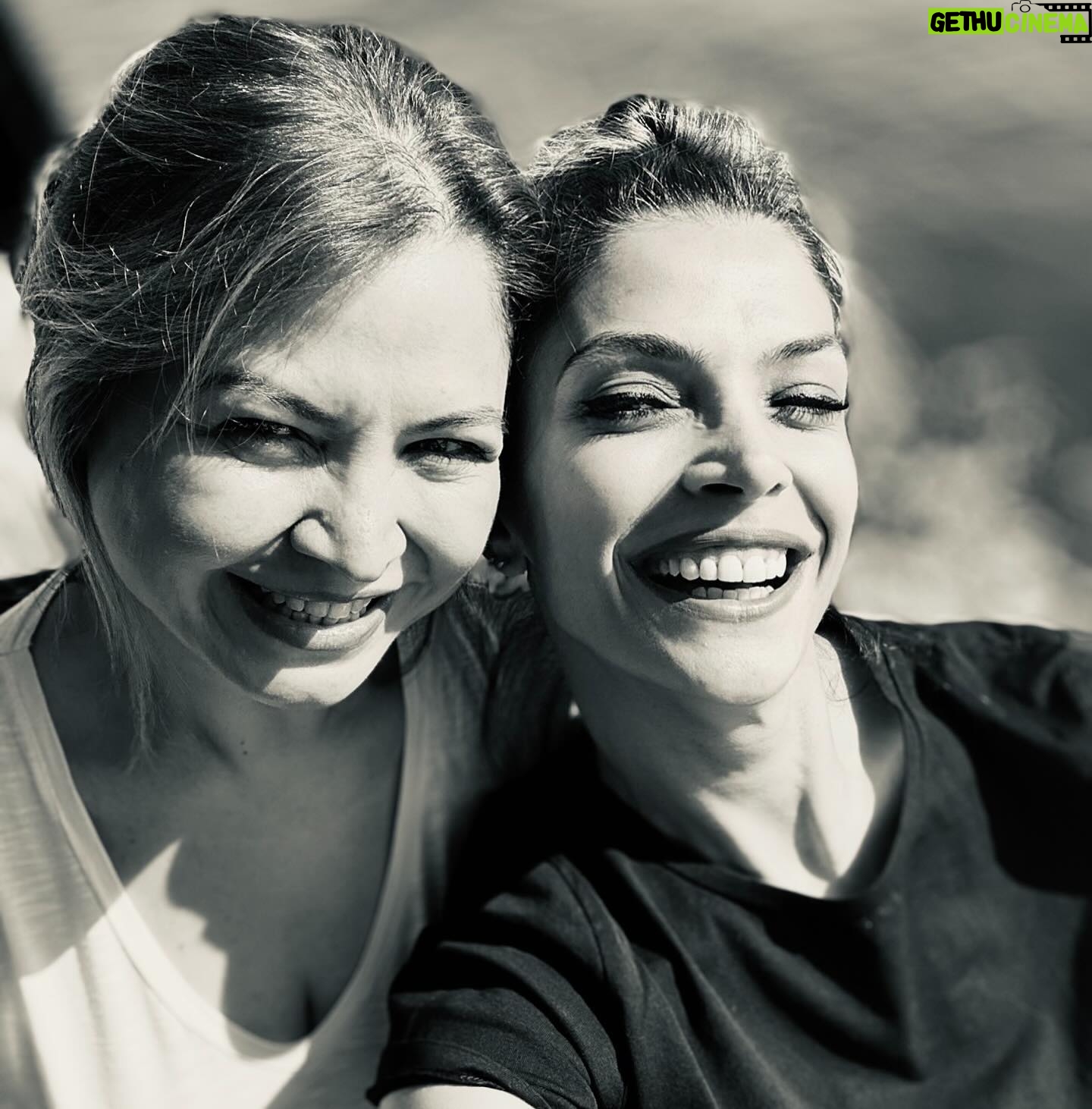 Eda Özerkan Instagram - Sister..🩷 @ebru.yesiloz1 🎈 #edaözerkan #edaozerkan #anıyakala #hayatandanibarettir #in #instagram #instagood #instalike #instadaily #reelsinstagram #instamood #insta #instafashion #instalove #instacool #instaphoto #instatravel #instacars #instareels #instastyle #instamoda #instafollow #instablog #instahair #instavideo #instaphotography #instablogger #instacats