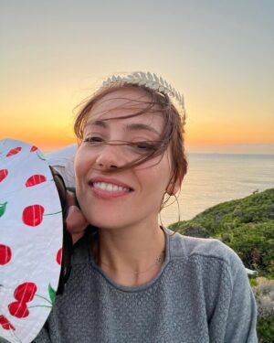 Eda Şölenci Instagram - yes, the sun sets everyday, yet..
