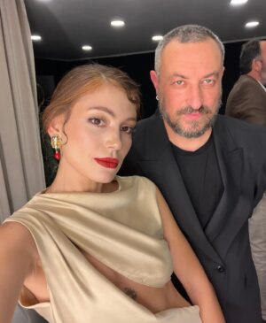 Eda Şölenci Instagram - Şahane bir iş, şahane bir gece🔥 #Şahsiyet #Persona
@sahsiyetdizi @gain @ayyapim 

@onursaylak 🙏🏼

ve kocaman teşekkürler @mugeacuner 💋, @lappartistanbul 💃