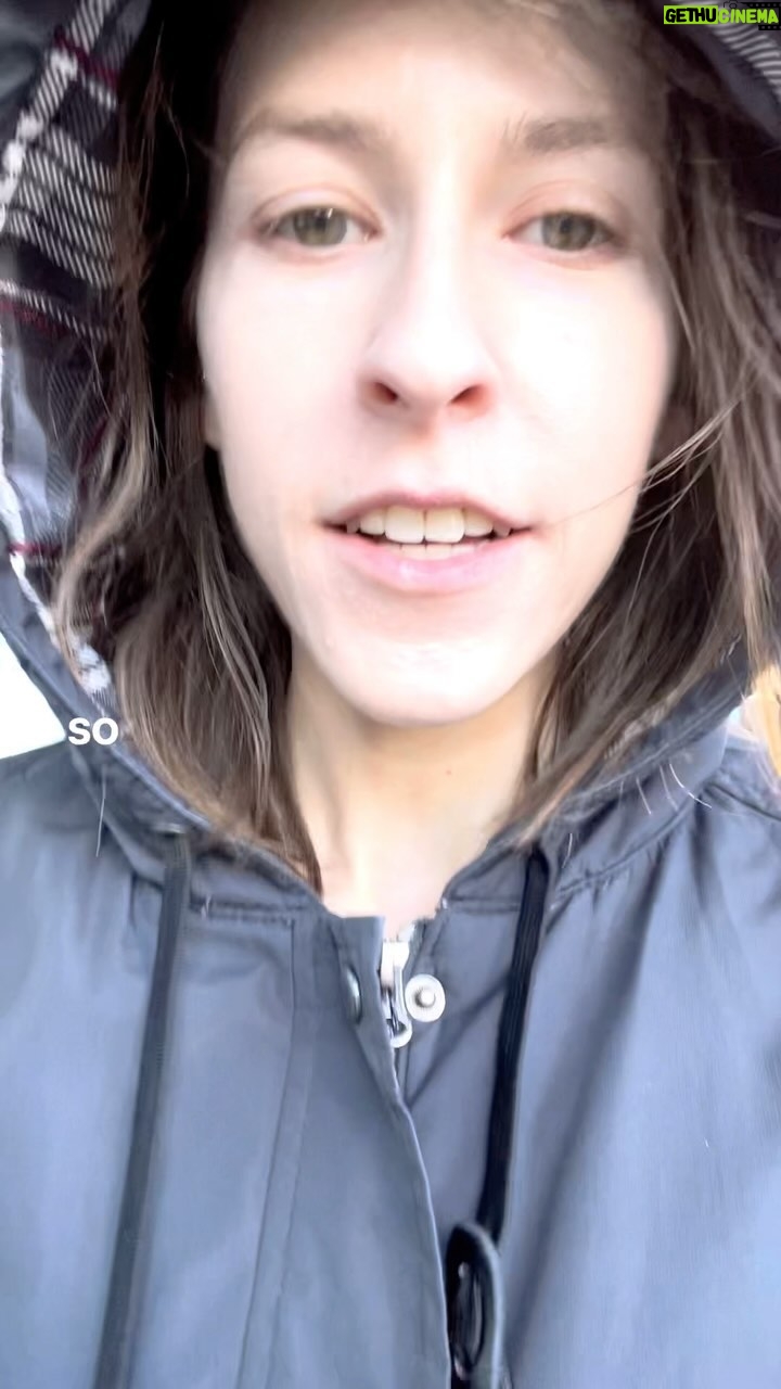 Eden Sher Instagram - I’m in Portland doing my first performance of #iwasonasitcom since Edinburgh!!!! @curiouscomedy 2nite 9:30pm come on down I promise it’ll be warmer in the venue than outside. Link to tix in bio lysm!!!! @hahaharvestfest #portland #comedyfestival #cold