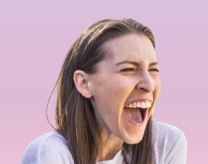 Eden Sher Instagram - EDEN SHER: I WAS ON A SITCOM COMIN AT YA THIS AUGUST THIS EDINBURGH!!!!! 
directed by @sararejaie and @charliemcdermott written by ME.  link to buy tix in bio!! @edfringe see ya in August!!!!!