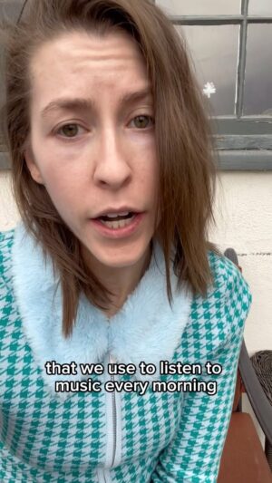 Eden Sher Instagram - Once again, burned by a person 1/15th my age 😪 #heygoogoo #relatable #toddlermom
