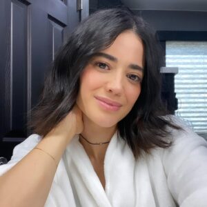 Edy Ganem Instagram - I’ve been wanting to say I’m SUPER grateful to have started the year with work 🙌🏻 
I get so happy when I work! 😆
Here’s a glimpse of my happiness and giddiness (scroll 👉🏻🫣🤪🤓) #celebrationmode #happy 

Remember: believe in yourself. If you don’t, then the universe doesn’t either. You tell your story. 
If you can hold it in your head, you can hold it in your hand.