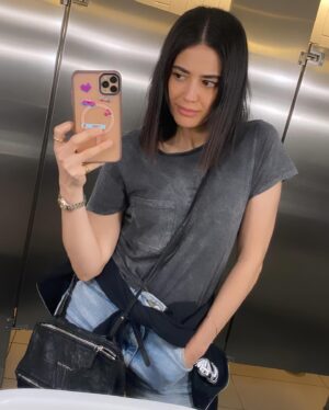 Edy Ganem Instagram - Just a mom waiting for her kids to be done 💩ing 
I am so happy that I finally found my groove with them..like it’s still hard but I felt “off” for the first few years of motherhood. I even told my friends at some point that I didn’t enjoy it. I guess it can be a shock (for some) and a huge change..but anyway I now can say I’m in a better place, a good place, a great place! With motherhood and I am so SOOOOOOOOOOOO in love with my children that I can’t! I explode. Nothing matters more. I no longer care for all the unimportant things, so mf’ing liberating. Oh and one more thing, you BET I’m going to click “like” on my own posts. DUH why wasn’t I before right!? 
#thesimplethingsinlife