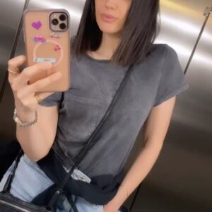 Edy Ganem Instagram - Just a mom waiting for her kids to be done 💩ing 
I am so happy that I finally found my groove with them..like it’s still hard but I felt “off” for the first few years of motherhood. I even told my friends at some point that I didn’t enjoy it. I guess it can be a shock (for some) and a huge change..but anyway I now can say I’m in a better place, a good place, a great place! With motherhood and I am so SOOOOOOOOOOOO in love with my children that I can’t! I explode. Nothing matters more. I no longer care for all the unimportant things, so mf’ing liberating. Oh and one more thing, you BET I’m going to click “like” on my own posts. DUH why wasn’t I before right!? 
#thesimplethingsinlife
