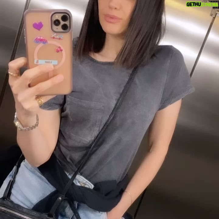 Edy Ganem - 516 Likes - Just a mom waiting for her kids to be done 💩ing
I am so happy that I finally found my groove with them..like it’s still hard but I felt “off” for the first few years of motherhood. I even told my friends at some point that I didn’t enjoy it. I guess it can be a shock (for some) and a huge change..but anyway I now can say I’m in a better place, a good place, a great place! With motherhood and I am so SOOOOOOOOOOOO in love with my children that I can’t! I explode. Nothing matters more. I no longer care for all the unimportant things, so mf’ing liberating. Oh and one more thing, you BET I’m going to click “like” on my own posts. DUH why wasn’t I before right!?
#thesimplethingsinlife