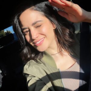 Edy Ganem Instagram - Yesterday after I wrapped my day 🎬
Blinded by the sun and I love it! I love sunny LA! 
Feeling good, happy and so so grateful 🖤

Reminder to self: 
“Calmness of mind is one of the beautiful jewels of life”