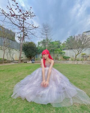 Eelyn Chan Instagram - 🎈💥👹
呢個唔係伊霖！
佢係。。。
。
。
。
。
。
聽日聽完我新歌你咪知！
30/5 8:00pm MV on YouTube
Stay tuned🦧❤️