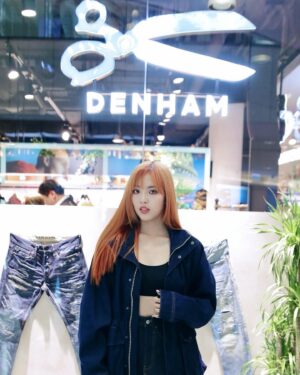 Eelyn Chan Instagram - 👖🍊

@denham @denham.china #denham #denhamchina #denhamthejeanmaker

Hair: @matchtonghair 
Lens: @olenshk #frenchshine