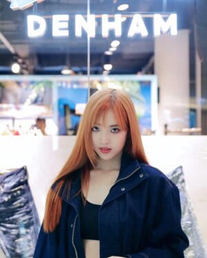 Eelyn Chan Instagram - 👖🍊

@denham @denham.china #denham #denhamchina #denhamthejeanmaker

Hair: @matchtonghair 
Lens: @olenshk #frenchshine
