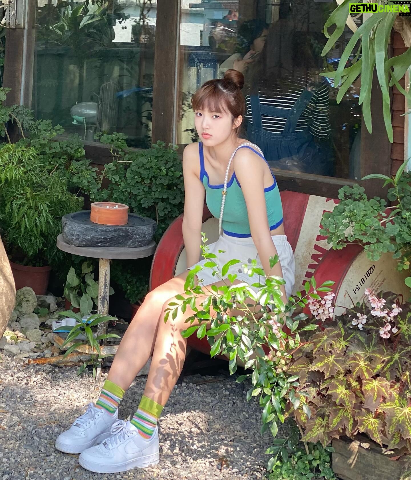 Eelyn Chan - 3 Likes - 有些人就算在看書也沒有文青的感覺👆🏼