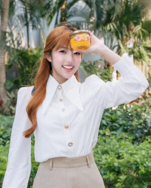 Eelyn Chan Instagram - 上次去咗 @sabonhk 嘅 afternoon tea event
新出嘅 Sunny Lush 香氣清新自然
令人格外精神✨
呢種陽光活力嘅香氣啱晒我呢個咁好動嘅女子～☀️
(其實Green Breeze🍃我都好鍾意不過我就係偏心橙色嘅Sunny Lush🌞^^)

@sabonhk #SABONHK #SensoryGardens #GreenBreeze #SunnyLush #GiftIdeas #BodyCare