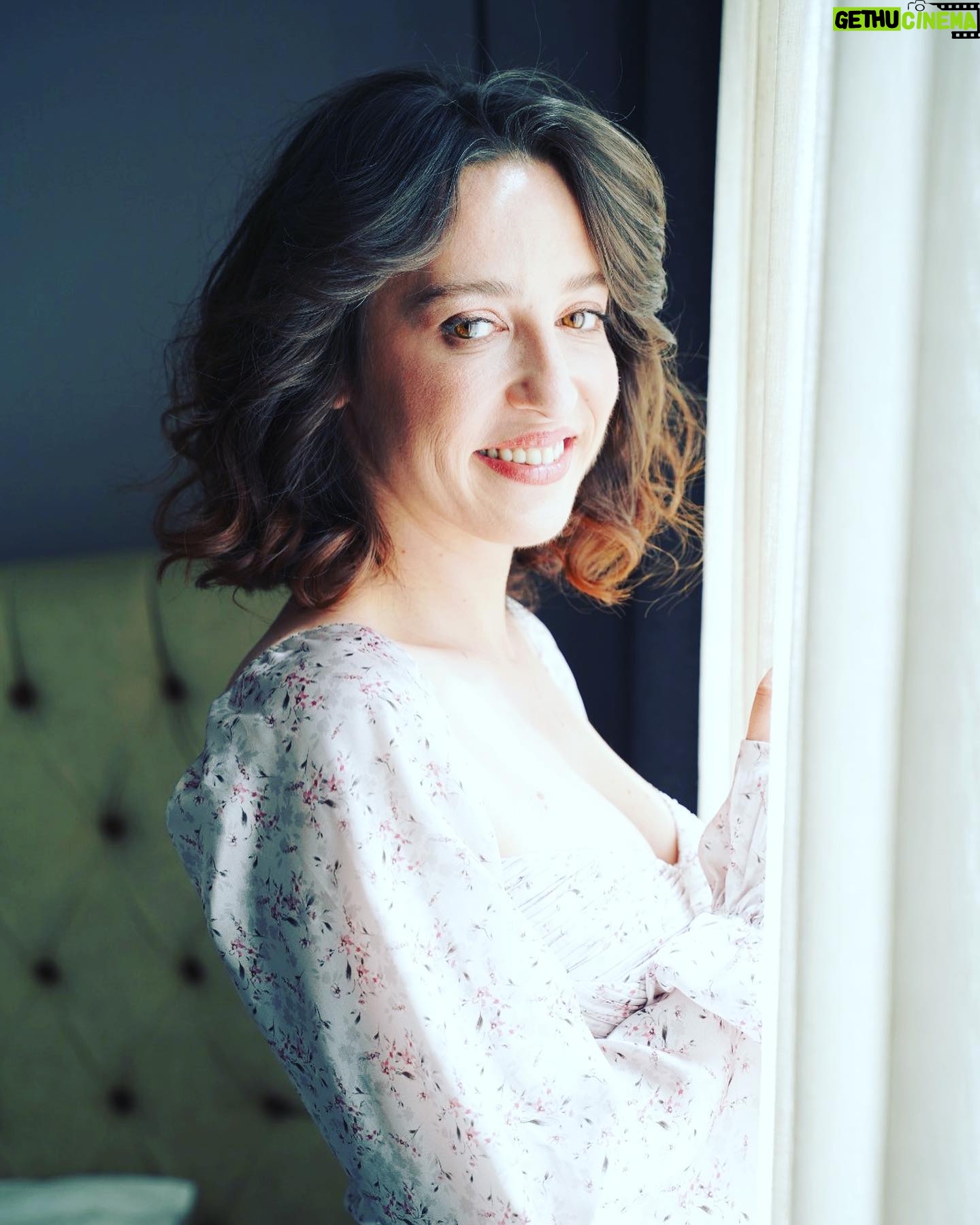 Efsane Odağ - 1.1K Likes - “İçerisi nasılsa dışarısı öyledir; yukarısı nasılsa aşağısı öyledir; evren nasılsa ruh öyledir.” #Hermes
Kendine doğru yürüme seferlerinde, yine yeniden #yazdankalmabirgün ‘de, peki “ya bugün nasılsın?” serisi.