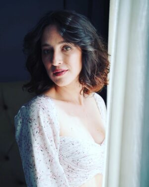 Efsane Odağ Instagram - “İçerisi nasılsa dışarısı öyledir; yukarısı nasılsa aşağısı öyledir; evren nasılsa ruh öyledir.” #Hermes 

Kendine doğru yürüme seferlerinde, yine yeniden #yazdankalmabirgün ‘de, peki “ya bugün nasılsın?” serisi.