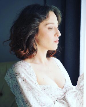 Efsane Odağ Instagram - “İçerisi nasılsa dışarısı öyledir; yukarısı nasılsa aşağısı öyledir; evren nasılsa ruh öyledir.” #Hermes 

Kendine doğru yürüme seferlerinde, yine yeniden #yazdankalmabirgün ‘de, peki “ya bugün nasılsın?” serisi.