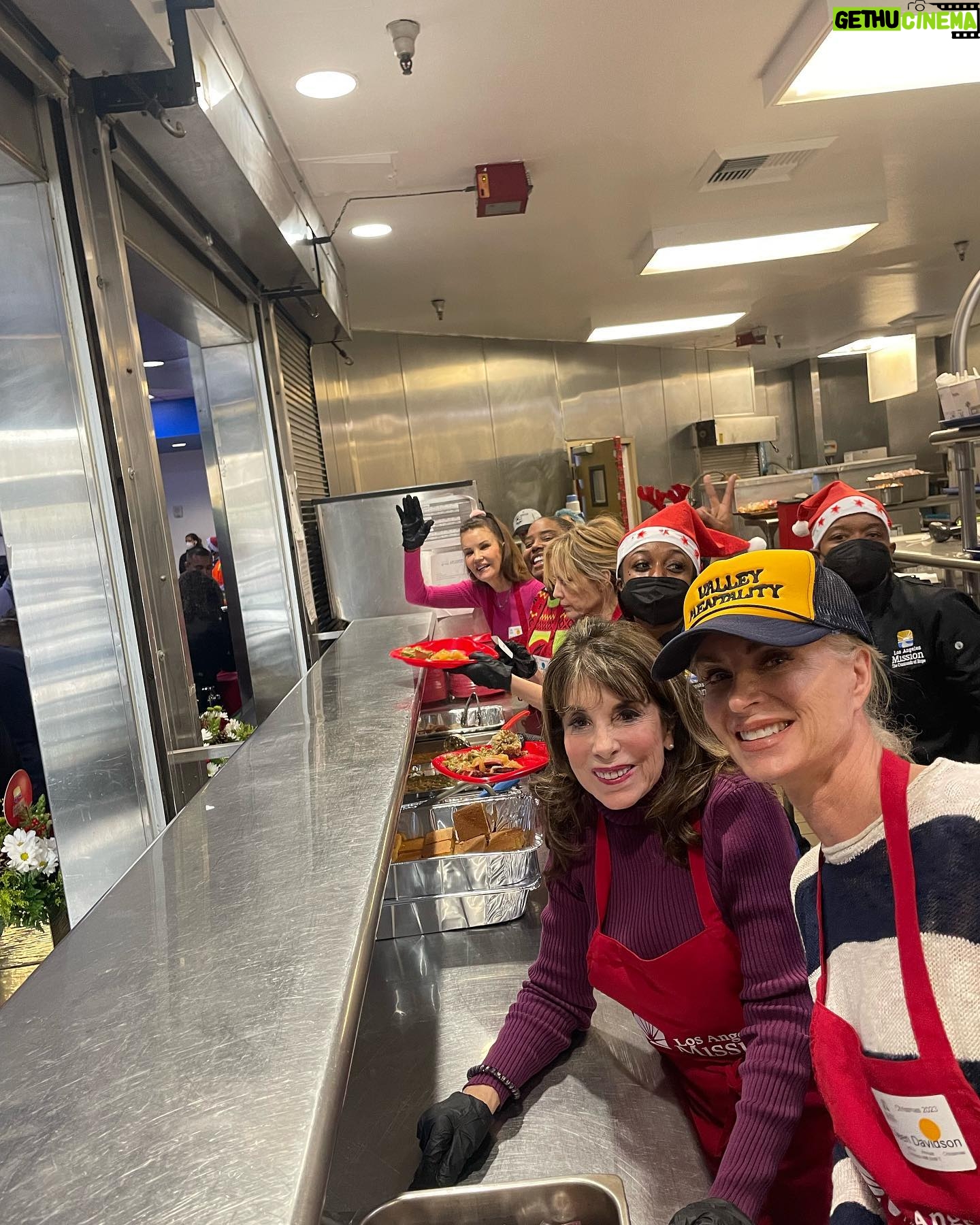 Eileen Davidson Van Patten Instagram - Helping out at @thelamission serving up some Christmas meals! Please donate! text LAMISSION to 24365! Open 24 hours a day 365 days a year ❤️❤️
