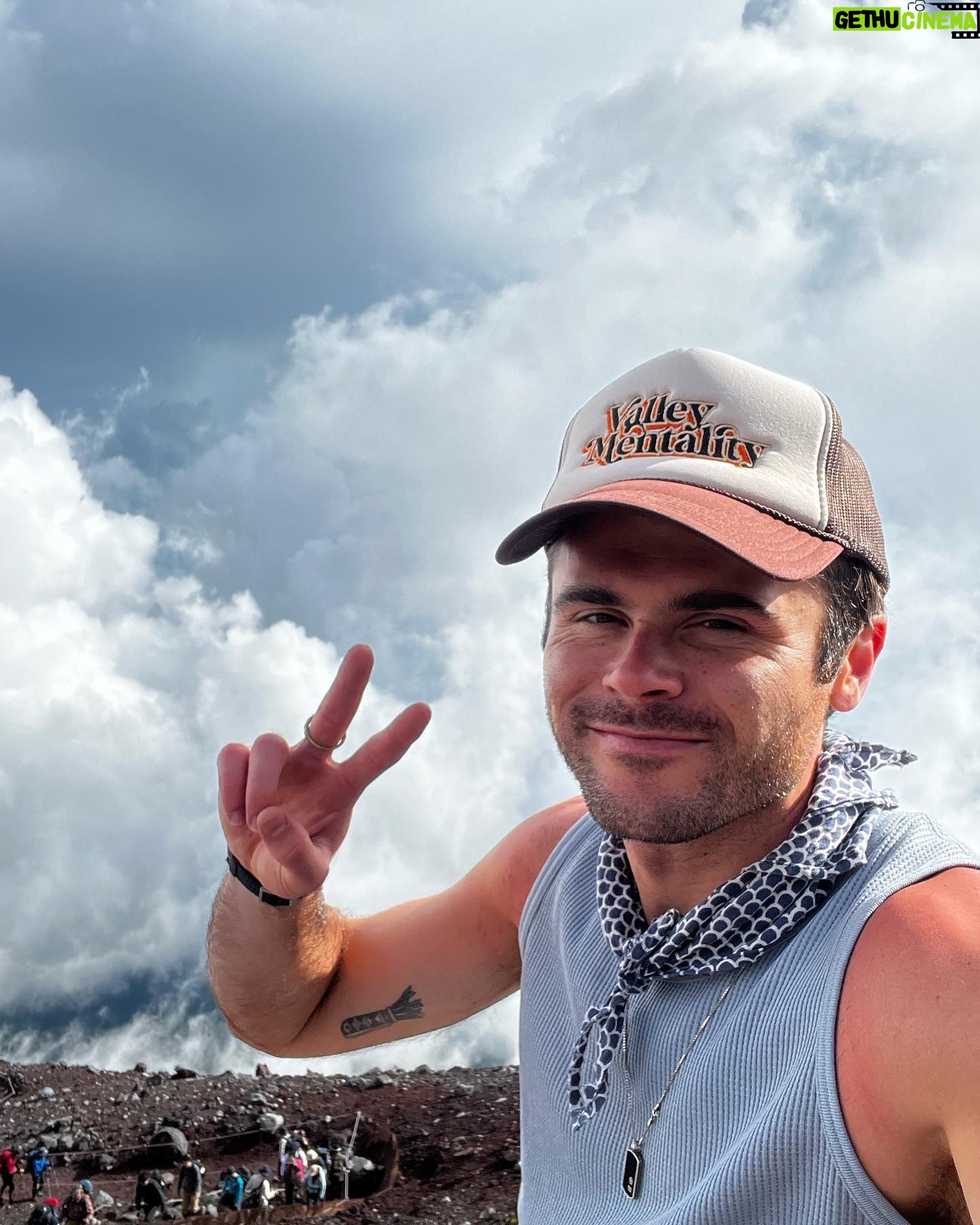 Eileen Davidson Van Patten Instagram - Congratulations @vincentvanpatten on climbing Mount Fuji!!! #livingyourbestlife and walking the talk! @daretodreambrand ❤️❤️❤️💪🏻💪🏻 and good by you shouting out to @dukevp and @valley_mentality !