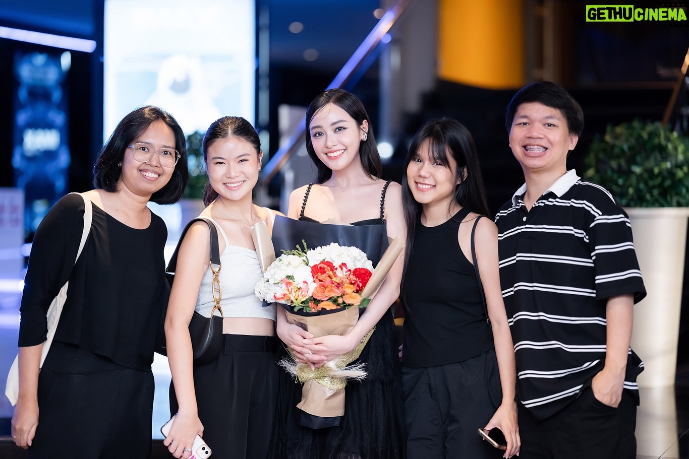 Eisaya Hosuwan Instagram - เมื่อคืนนี้สุดๆไปเลยยยย! ขอบคุณทุกคนที่มาซัพพอร์ต #เทอม3 กันนะคะ และขอบคุณทุกๆกำลังใจที่ส่งมาให้กันมากๆเลยนะค้าาา🥹🫶💖