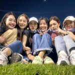 Eisaya Hosuwan Instagram – มาช้าแต่มานะะะะ🥹 พรุ่งนี้อย่าลืมทากันแดด พกแมสมากันฝุ่นกันด้วยนะคะ จะคอยส่งใจไปให้ทุกคนน้า แล้วมาสนุกกันค่าาา🙌💖 #54ปี3miracles