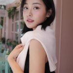 Eisaya Hosuwan Instagram – ถามว่าร้อนแค่ไหน ก็แค่หน้าม้าเปียก🥹