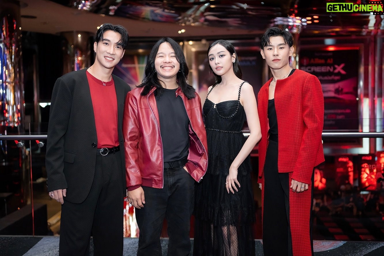 Eisaya Hosuwan Instagram - เมื่อคืนนี้สุดๆไปเลยยยย! ขอบคุณทุกคนที่มาซัพพอร์ต #เทอม3 กันนะคะ และขอบคุณทุกๆกำลังใจที่ส่งมาให้กันมากๆเลยนะค้าาา🥹🫶💖