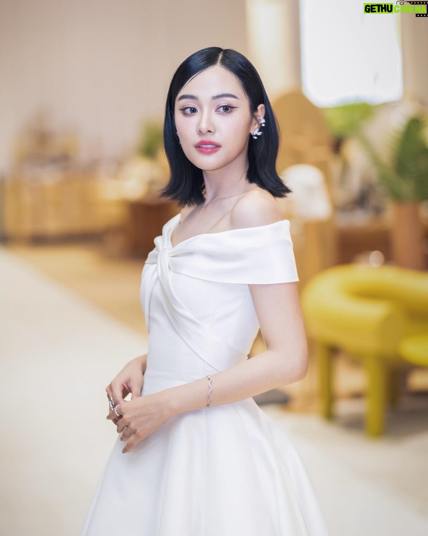 Eisaya Hosuwan Instagram - It was an enchanting night✨ #theenchantmentofdhevaprom #ดวงใจเทวพหรม #ใจพิสุทธิ์