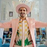 Eka Lakhani Instagram - Dune dapper when in Abu Dhabi! @ranveersingh for @visitabudhabi @itsfatimabaluch @anoli_shah1 @nandini._.khetan @theradhikadhanuka @deepikatiwarrii @harikrishgk1 @aalimhakim @mustaqeem_salmani @mahadevnaik08 @team___e #StyledByEka #RanveerSingh #AbuDhabi #TeamE