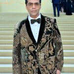 Eka Lakhani Instagram - Here’s to continued triumphs and conquering even greater heights! Always an inspiration! ❤️ @karanjohar for @goldhouseco’s Gold Gala in LA. Wearing @rimpleandharpreet Eyewear @gucci Ring @jaipur_jewels @dipublicrelations Footwear @coppermallet #StyledByEka Style team @arpita.kc @mayuri_srivastava @shaikhmehboob763 @team___e Hair and Make up by @mr.sarah__ Managed by @len5bm #KaranJohar #GoldGala #GoldBlazer #TeamE [Karan Johar, Gold Gala LA, Eka Lakhani]
