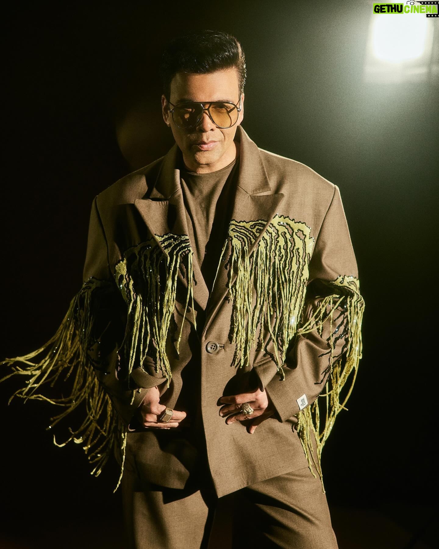 Eka Lakhani Instagram - Karan for #AJIOGraziaYoungFashionAwards2024 Style Connoisseur award Wearing @dhruvkapoor Eyewear @tomford @rkumaropticians Footwear @gmbh_official #StyledByEka Style team @arpita.kc @mayuri_srivastava @team___e Hair @rajeev_gogoi Makeup @paresh_kalgutkar Managed by @len5bm Photograph 1 : @yusufslokhandwala Photograph 2 - 8 : @sheldon.santos