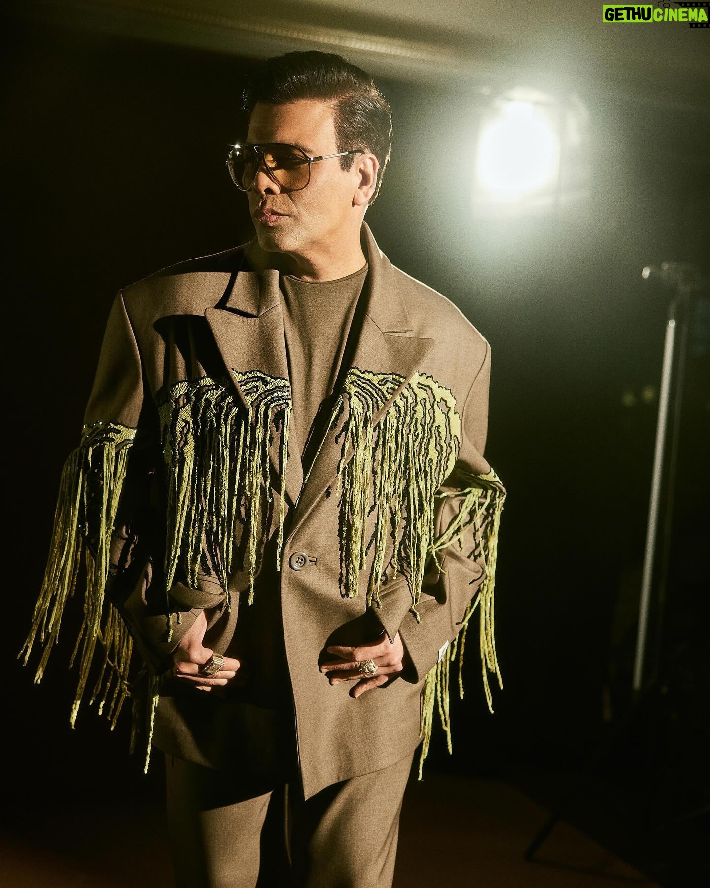 Eka Lakhani Instagram - Karan for #AJIOGraziaYoungFashionAwards2024 Style Connoisseur award Wearing @dhruvkapoor Eyewear @tomford @rkumaropticians Footwear @gmbh_official #StyledByEka Style team @arpita.kc @mayuri_srivastava @team___e Hair @rajeev_gogoi Makeup @paresh_kalgutkar Managed by @len5bm Photograph 1 : @yusufslokhandwala Photograph 2 - 8 : @sheldon.santos