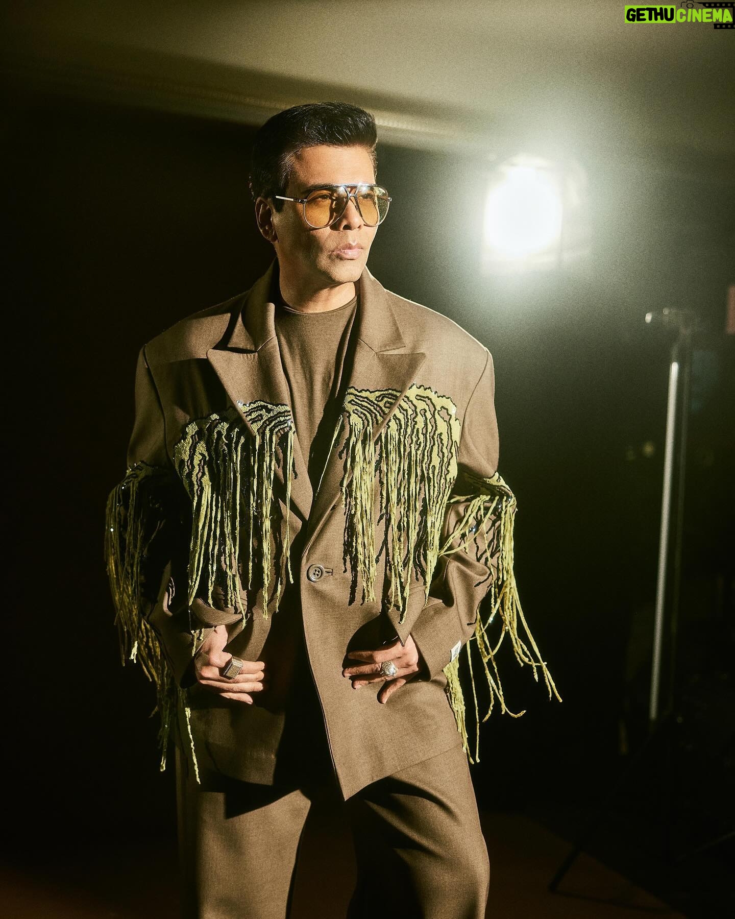 Eka Lakhani Instagram - Karan for #AJIOGraziaYoungFashionAwards2024 Style Connoisseur award Wearing @dhruvkapoor Eyewear @tomford @rkumaropticians Footwear @gmbh_official #StyledByEka Style team @arpita.kc @mayuri_srivastava @team___e Hair @rajeev_gogoi Makeup @paresh_kalgutkar Managed by @len5bm Photograph 1 : @yusufslokhandwala Photograph 2 - 8 : @sheldon.santos
