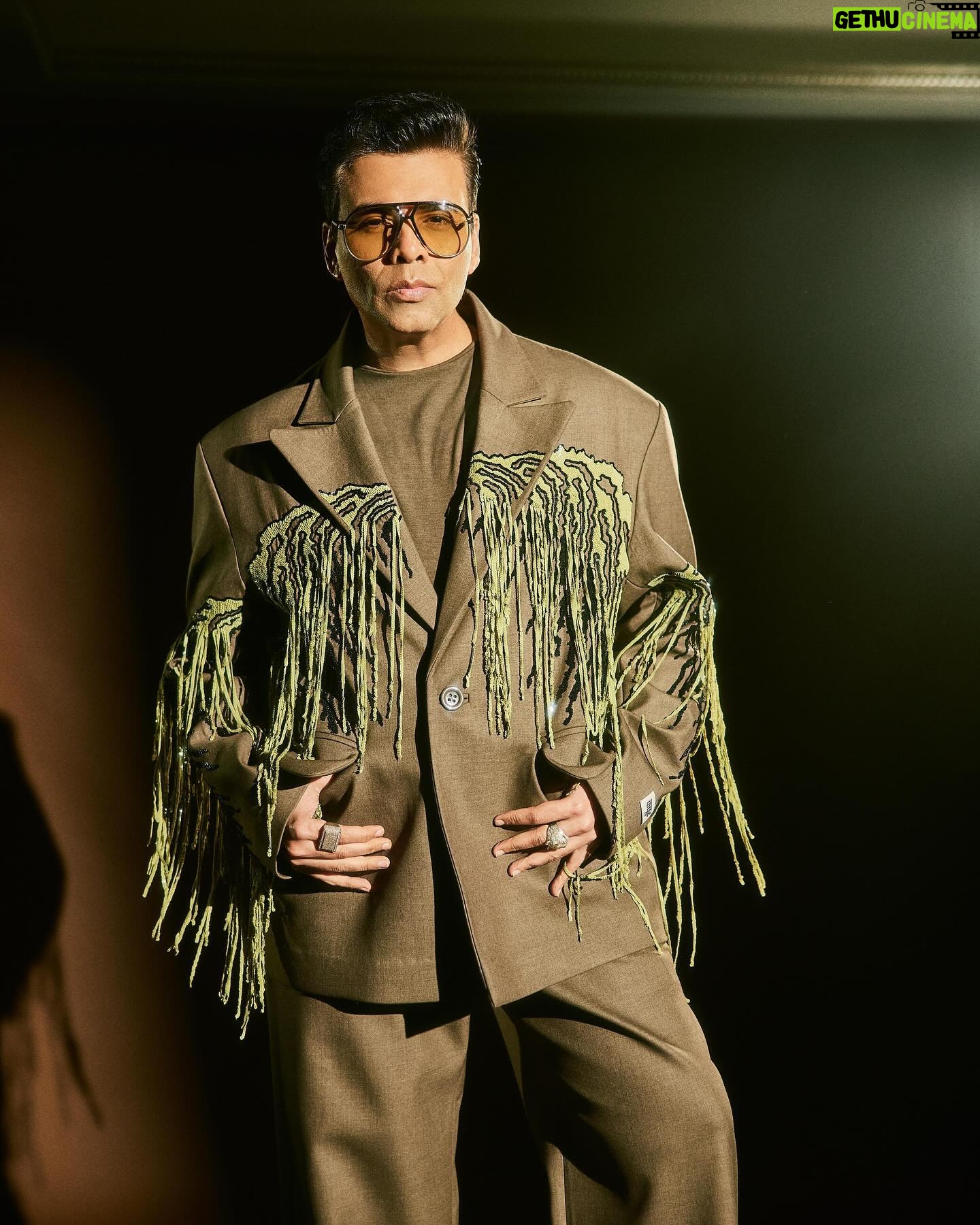 Eka Lakhani Instagram - Karan for #AJIOGraziaYoungFashionAwards2024 Style Connoisseur award Wearing @dhruvkapoor Eyewear @tomford @rkumaropticians Footwear @gmbh_official #StyledByEka Style team @arpita.kc @mayuri_srivastava @team___e Hair @rajeev_gogoi Makeup @paresh_kalgutkar Managed by @len5bm Photograph 1 : @yusufslokhandwala Photograph 2 - 8 : @sheldon.santos