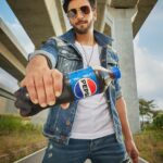 Eka Lakhani Instagram - @ranveersingh shot on location in Thailand for @pepsiindia 💙❤️ @shailja_joshi @mnxmyhm @sbpdxb @ekalakhani @aalimhakim @aarti1980 @mahadevnaik08 @jinal.jj @itsfatimabaluch @dejavusocial @manasvi18 @priamundra @mansii.agrawal @aashnabanaik @theartistsproject