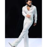 Eka Lakhani Instagram - The Man. The Moment. 💣 @ranveersingh for @tiffanyandco store launch. Wearing custom @gauravguptaofficial Sunglasses @tiffanyandco @rkumaropticians Footwear @louboutinworld #StyledByEka Style Team @itsfatimabaluch @arzoonagraik @harshi_shah10 Hair @aalimhakim @mustaqeem_salmani Makeup @mahadevnaik08 Managed by @jinal.jj @aarti1980 Photographer @vidhigodha #RanveerSingh #TiffanyAndCo #EkaLakhani #TeamE [Ranveer Singh, Tiffany And Co, Monochrome Minimal Style]