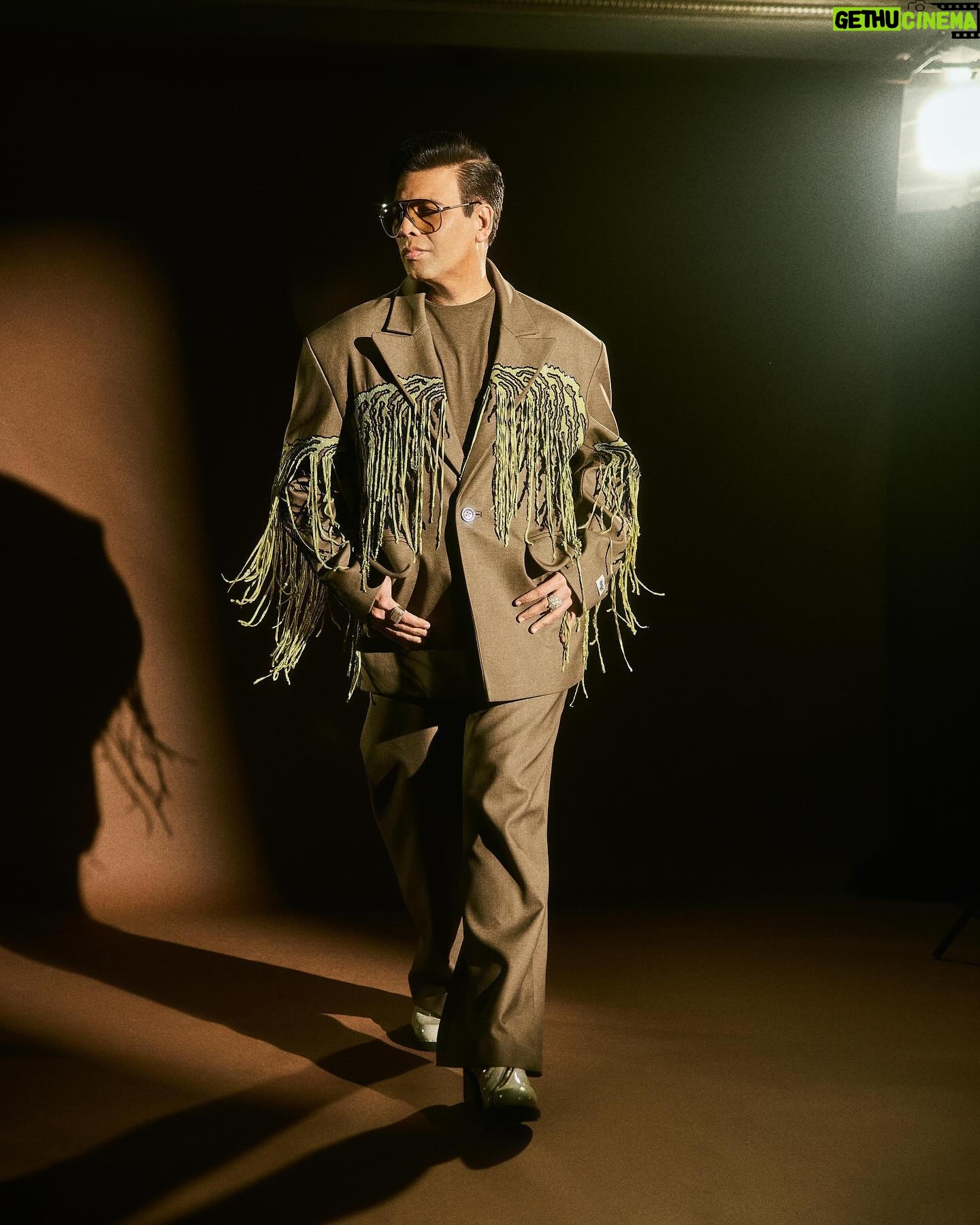 Eka Lakhani Instagram - Karan for #AJIOGraziaYoungFashionAwards2024 Style Connoisseur award Wearing @dhruvkapoor Eyewear @tomford @rkumaropticians Footwear @gmbh_official #StyledByEka Style team @arpita.kc @mayuri_srivastava @team___e Hair @rajeev_gogoi Makeup @paresh_kalgutkar Managed by @len5bm Photograph 1 : @yusufslokhandwala Photograph 2 - 8 : @sheldon.santos
