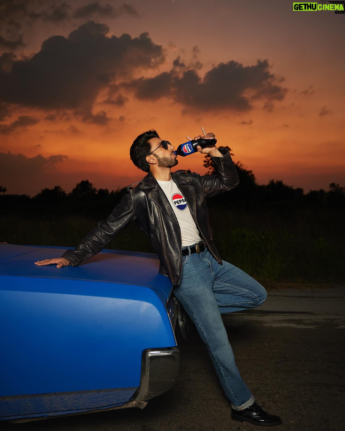 Eka Lakhani Instagram - @ranveersingh shot on location in Thailand for @pepsiindia 💙❤️ @shailja_joshi @mnxmyhm @sbpdxb @ekalakhani @aalimhakim @aarti1980 @mahadevnaik08 @jinal.jj @itsfatimabaluch @dejavusocial @manasvi18 @priamundra @mansii.agrawal @aashnabanaik @theartistsproject