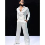Eka Lakhani Instagram - The Man. The Moment. 💣 @ranveersingh for @tiffanyandco store launch. Wearing custom @gauravguptaofficial Sunglasses @tiffanyandco @rkumaropticians Footwear @louboutinworld #StyledByEka Style Team @itsfatimabaluch @arzoonagraik @harshi_shah10 Hair @aalimhakim @mustaqeem_salmani Makeup @mahadevnaik08 Managed by @jinal.jj @aarti1980 Photographer @vidhigodha #RanveerSingh #TiffanyAndCo #EkaLakhani #TeamE [Ranveer Singh, Tiffany And Co, Monochrome Minimal Style]