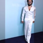 Eka Lakhani Instagram - The Man. The Moment. 💣 @ranveersingh for @tiffanyandco store launch. Wearing custom @gauravguptaofficial Sunglasses @tiffanyandco @rkumaropticians Footwear @louboutinworld #StyledByEka Style Team @itsfatimabaluch @arzoonagraik @harshi_shah10 Hair @aalimhakim @mustaqeem_salmani Makeup @mahadevnaik08 Managed by @jinal.jj @aarti1980 Photographer @vidhigodha #RanveerSingh #TiffanyAndCo #EkaLakhani #TeamE [Ranveer Singh, Tiffany And Co, Monochrome Minimal Style]