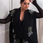 Eka Lakhani Instagram - about last night 🖤 Wearing @kanikagoyallabel Bodysuit @shopmonokrom Jewellery @ayanasilverjewellery @ascend.rohank Styled with @nupur_p @team___e HMU Artist @khan_do_makeup 📸 @_sakshidoiphode @ayeshaxkhushalani @pinkvilla