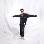 Eka Lakhani Instagram – Monochrome mornings ft. @karanjohar 

Wearing @maisonvalentino
Eyewear @gucci @marceloburlon
Ring @rickowensonline @inoxjeweleryin
Footwear @prada

#StyledByEka
Style team @anolishahudani @arpita.kc @mayuri_srivastava @team___e 
Hair @rajeev_gogoi
Makeup @paresh_kalgutkar 
Managed by @len5bm 
Photographed by @sheldon.santos 

#KaranJohar #MonochromeStyle #PJLovers #Valentino 
[ Karan Johar, Monochrome PJ, Eka Lakhani ]