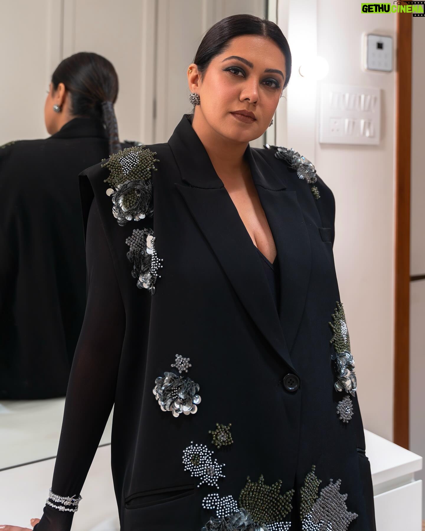 Eka Lakhani Instagram - Once in a while, when stylists get to play the dress-up game! Thank you @pinkvilla for the ‘Most Popular Stylist’ award. 🦋🖤 Thank you @karanjohar for trusting me and making me realise I could be a stylist even while being a costume designer. Thank you @ranveersingh for giving me a chance while I started my journey as a men’s stylist! My main two men 💕 This one is for my team, my backbone @team___e 💕 Wearing @kanikagoyallabel Bodysuit @shopmonokrom Jewellery @ayanasilverjewellery @ascend.rohank Styled with @nupur_p @team___e HMU Artist @khan_do_makeup 📸 @_sakshidoiphode @entouragetalents @renukasannake