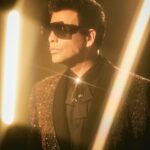 Eka Lakhani Instagram - In the Spotlight! 💛 @karanjohar for Loréal Pro Education’s Finale. Wearing @rohitgandhirahulkhanna @elevate_promotions Eyewear @dior @loewe Ring @chicorychai Footwear @coppermallet #StyledByEka Style team @arpita.kc @mayuri_srivastava @team___e Hair @darshanyewalekar Makeup @paresh_kalgutkar Managed by @len5bm Photographed by @sheldon.santos #KaranJohar #BlingBling #TeamE