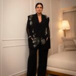 Eka Lakhani Instagram - Once in a while, when stylists get to play the dress-up game! Thank you @pinkvilla for the ‘Most Popular Stylist’ award. 🦋🖤 Thank you @karanjohar for trusting me and making me realise I could be a stylist even while being a costume designer. Thank you @ranveersingh for giving me a chance while I started my journey as a men’s stylist! My main two men 💕 This one is for my team, my backbone @team___e 💕 Wearing @kanikagoyallabel Bodysuit @shopmonokrom Jewellery @ayanasilverjewellery @ascend.rohank Styled with @nupur_p @team___e HMU Artist @khan_do_makeup 📸 @_sakshidoiphode @entouragetalents @renukasannake